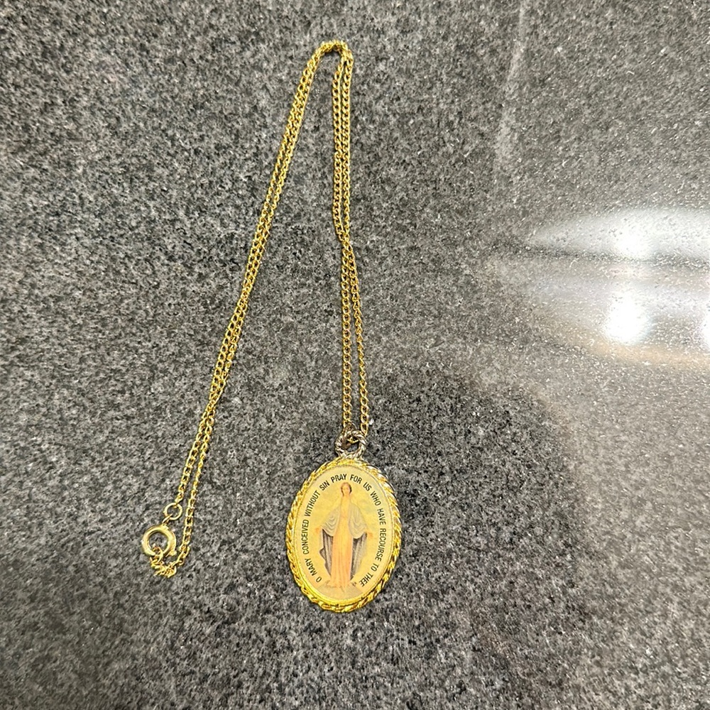 🙏 Vintage Style Virgin Mary Miraculous Medal Necklace Gold Tone Catholic